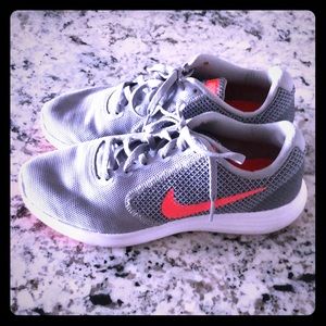 Nike Revolution 3 Wolf Grey, Hyper Orange